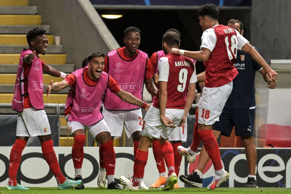 队敲响了警 队敲响了警